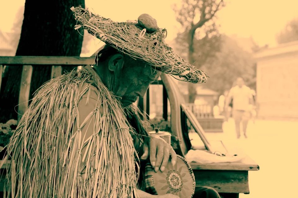 13级编导3班梁开元《岁月拾遗》